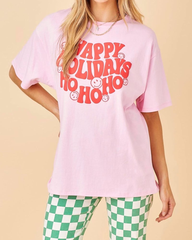 Front of a model wearing a size Large Happy Holidays Graphic Tee in Pink in Pink by Baevely by Wellmade. | dia_product_style_image_id:334095